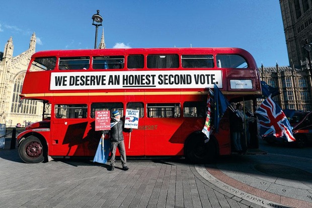 Veel oudere mensen - de voornaamste brexiteers - zijn na de eerste stemming overleden. Jonge mensen - veelal remainers - kunnen de balans doen overslaan bij een eventuele tweede referendum.