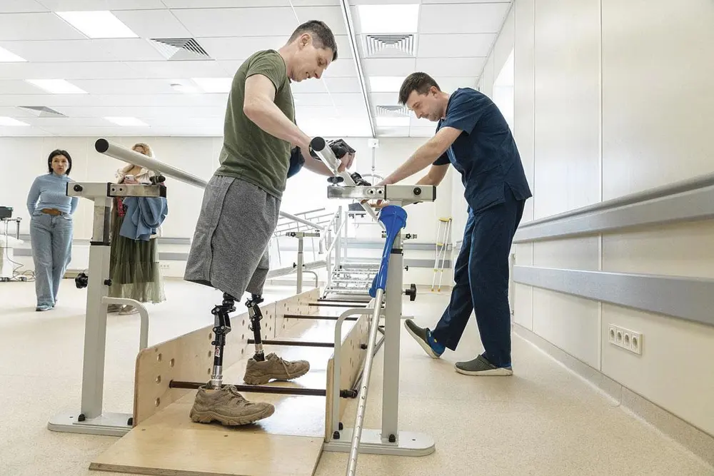 "Het Pushcha Vodystia centrum helpt gewonde soldaten terug te keren naar een zo normaal mogelijk leven", legt Borys Borysov, de directeur van het centrum, uit.