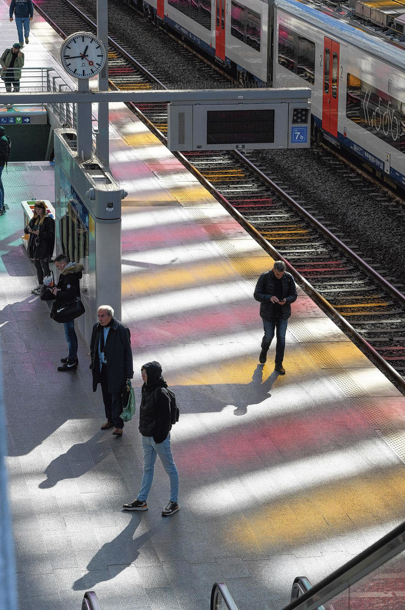 Een station badend in kleur 