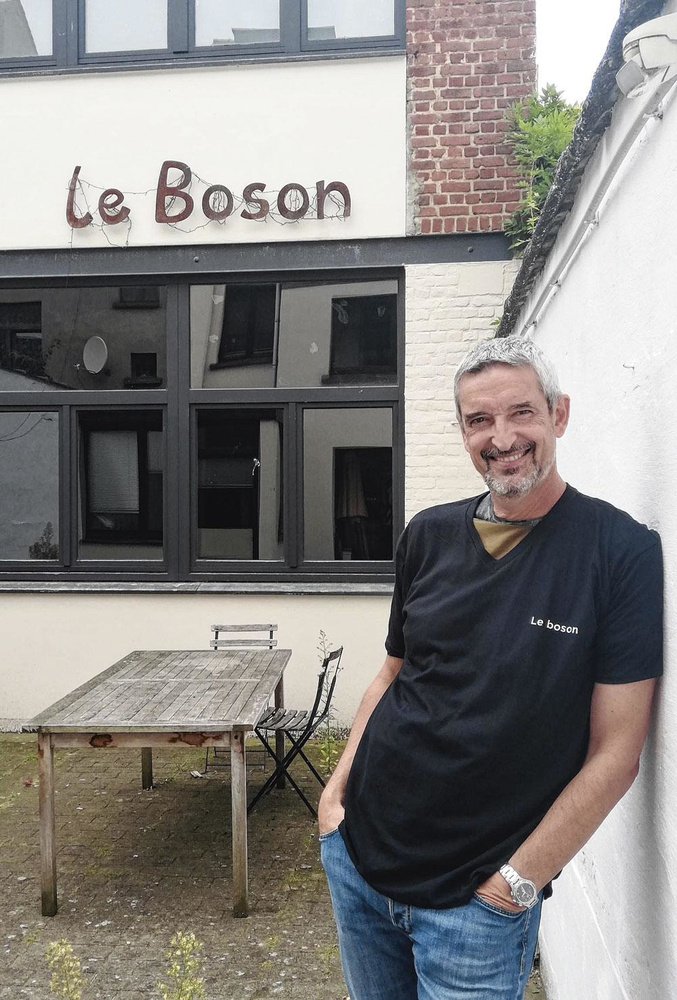 Bruno Emsens : " j'aime l'esprit scientifique qui ne se fixe pas aux apparences, qui est toujours dans la recherche, essaye de découvrir derrière ce qui se passe. En cela, le théâtre est assez similaire et empirique."