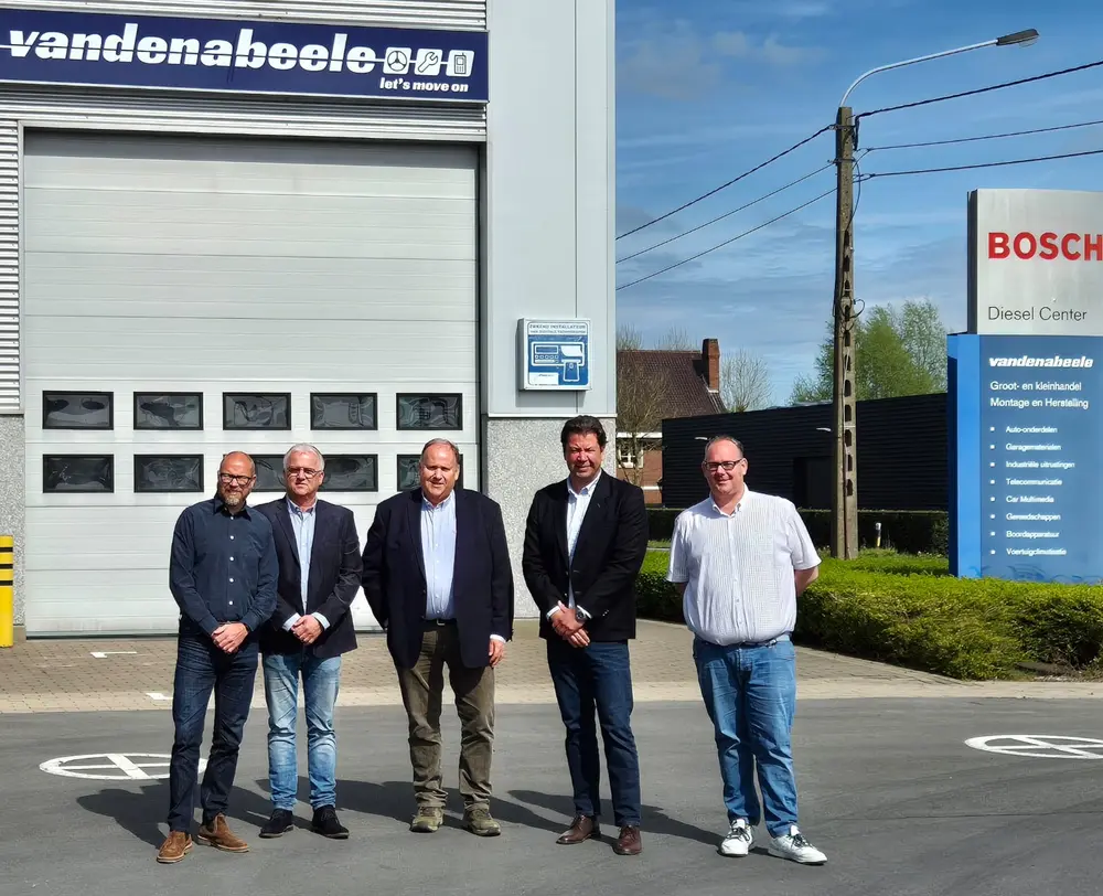 V.l.n.r.: Peter De Bruyn (Bosch), John Bloks (Bosch), Olivier Lannoy (Bosch), Koen Denys (VTE Import), Gregory Depoorter (VTE Import)
