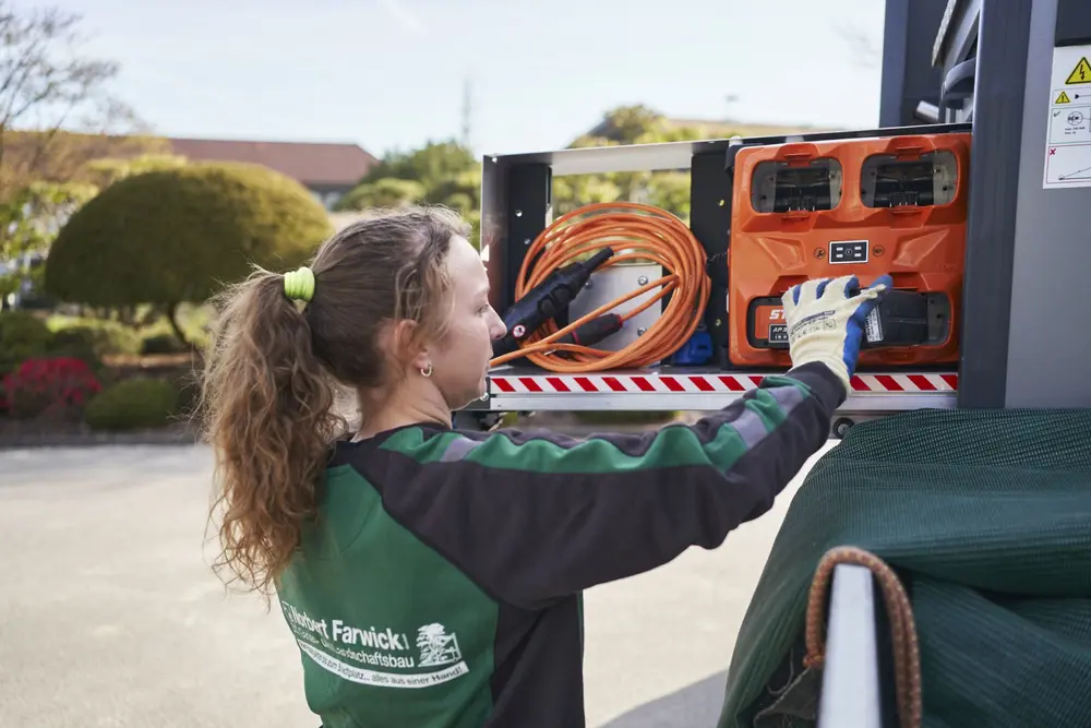 bottTainer powered by STIHL