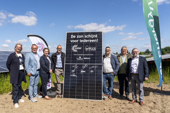 Persfoto lancering eerste Vlaamse zonnepark op grond van woonmaatschappij