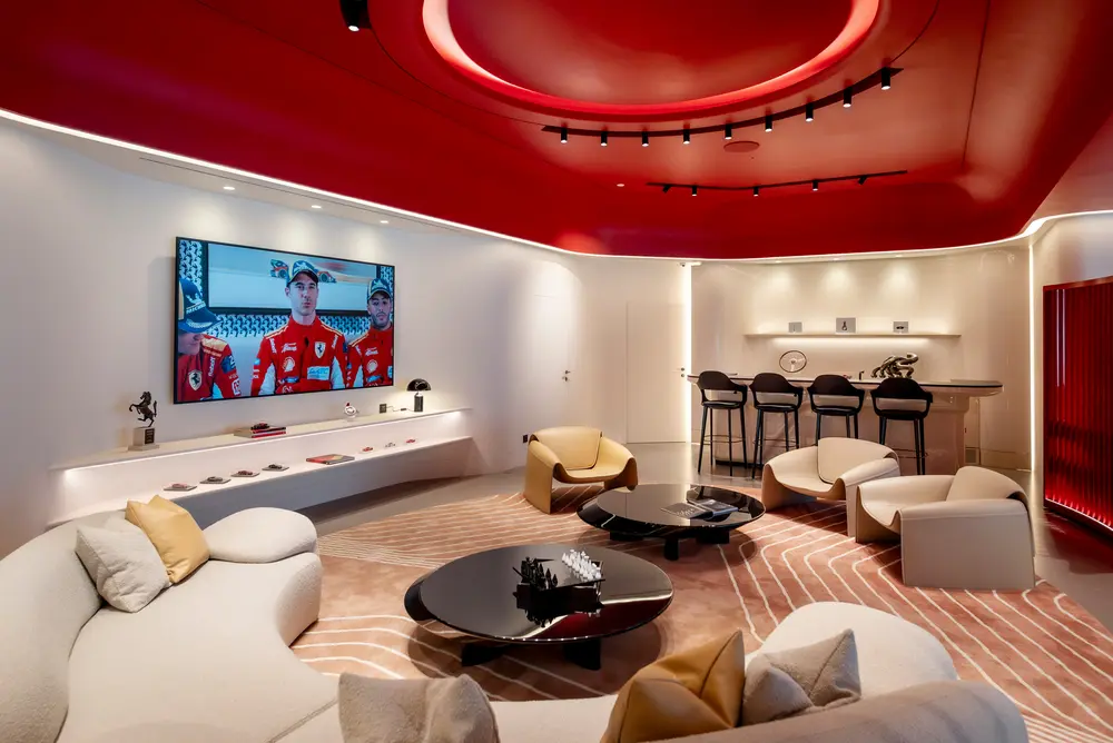Ferrari opent eerste showroom met nieuwe huisstijl in Rome 3
