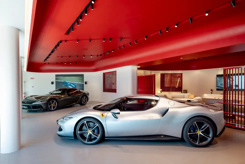 Ferrari opent eerste showroom met nieuwe huisstijl in Rome 4