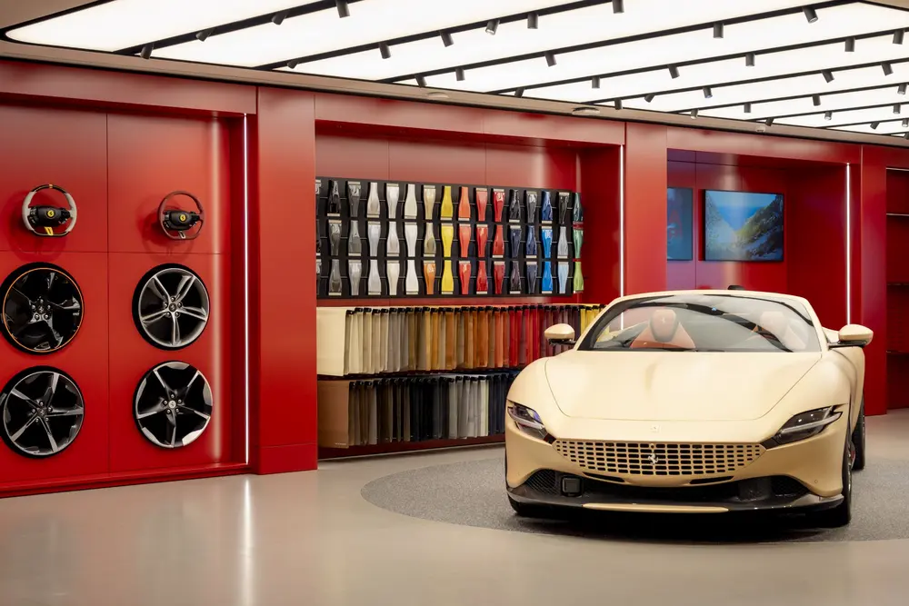 Ferrari opent eerste showroom met nieuwe huisstijl in Rome 6