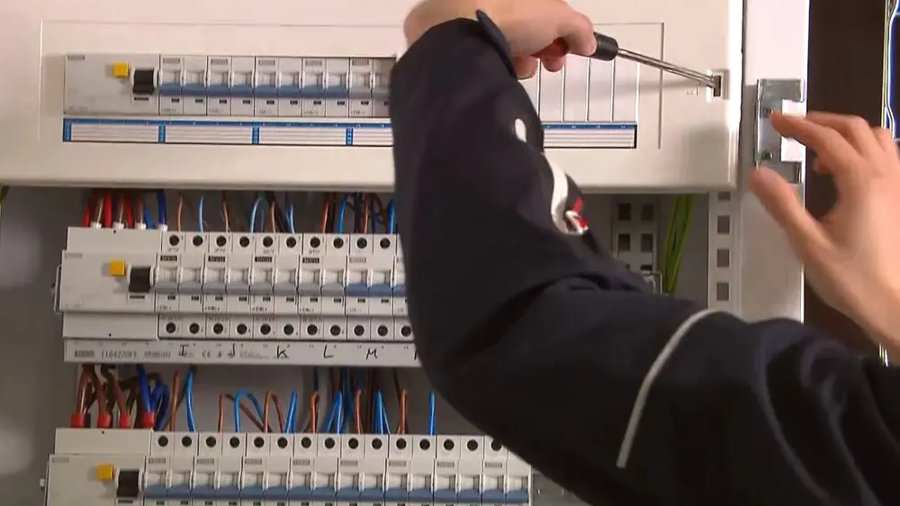 openen van de zekeringkast