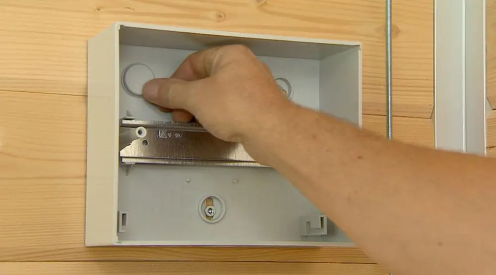 plaats de behuizing van de