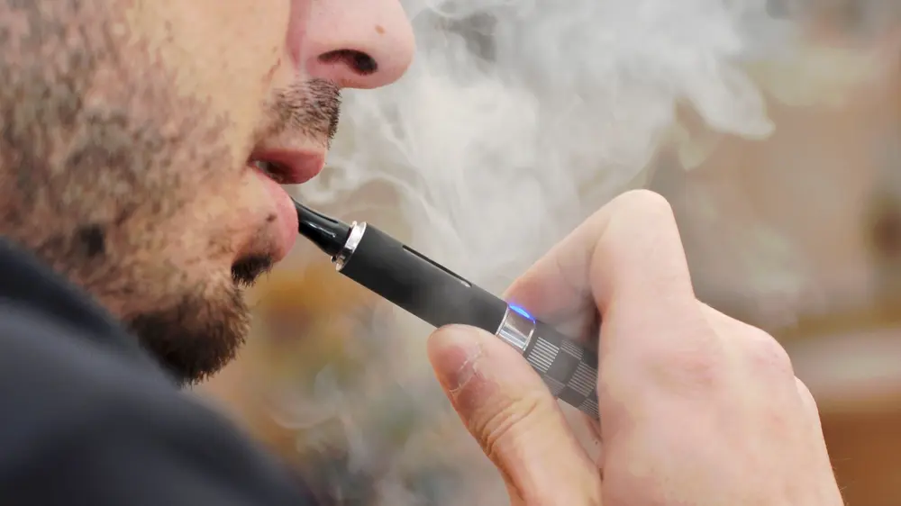 Maar waar het gebruik van alcohol en drugs daalt, neemt het gebruik van e-sigaretten juist toe.