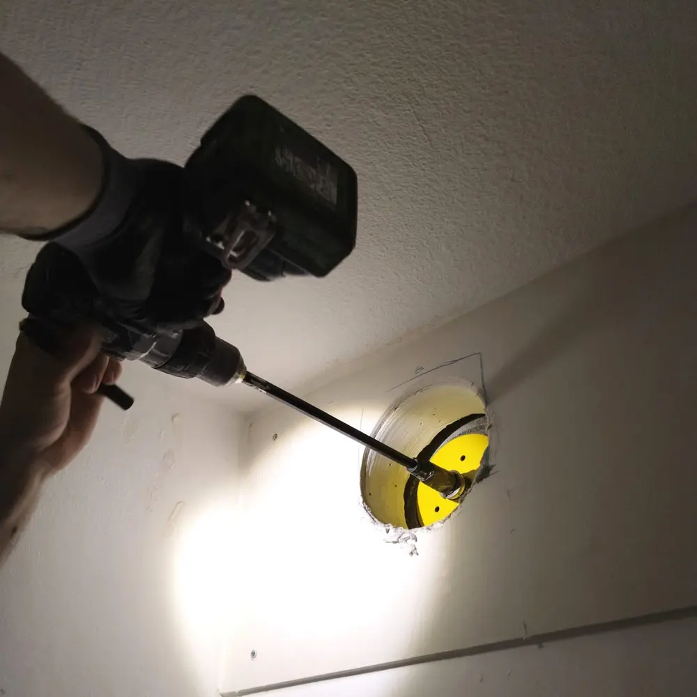 boren van gat voor plaatsing ventilflexkous