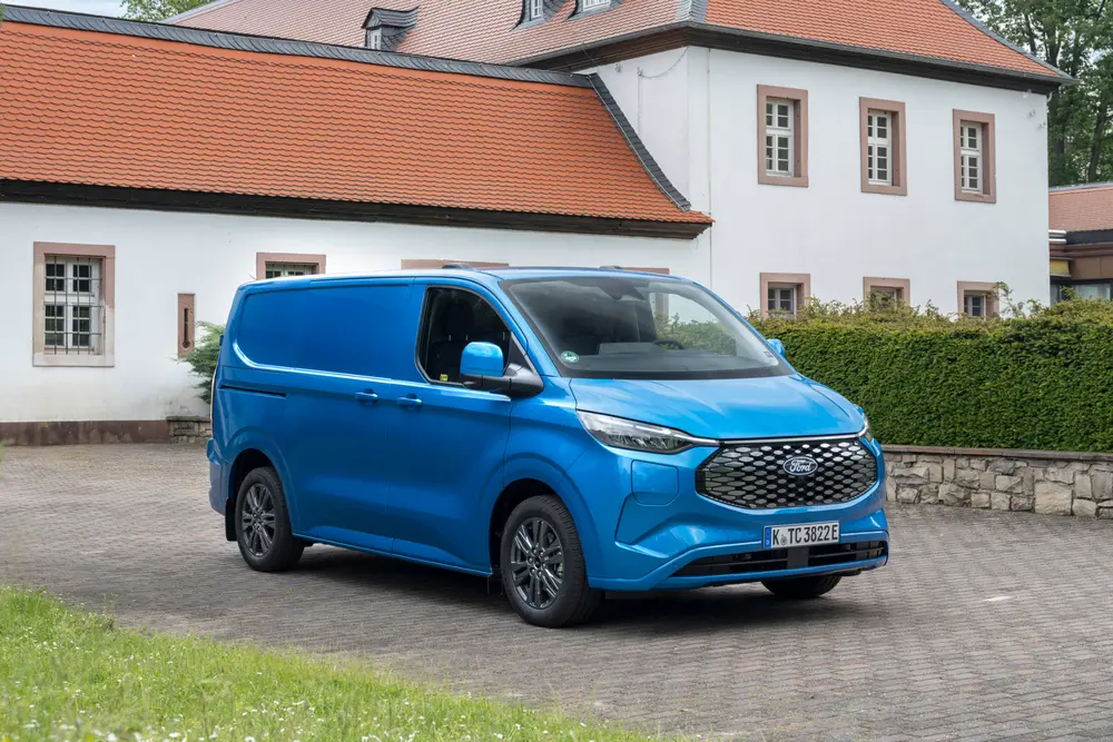 TRANSIT CUSTOM 320S TREND BEV – 100 KW