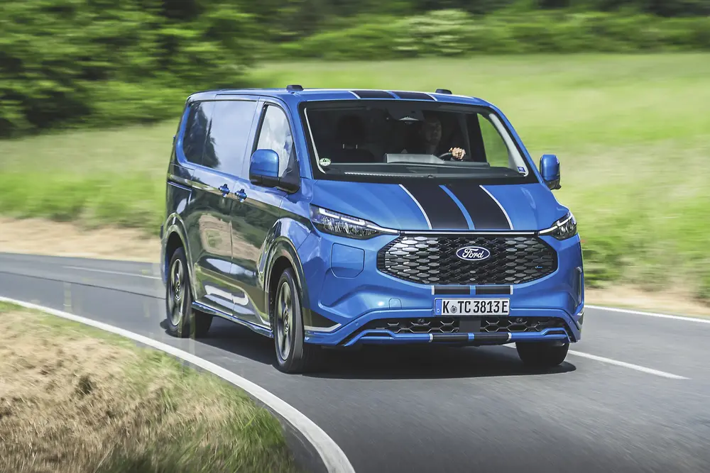 TRANSIT CUSTOM 320S Sport BEV – 100 KW