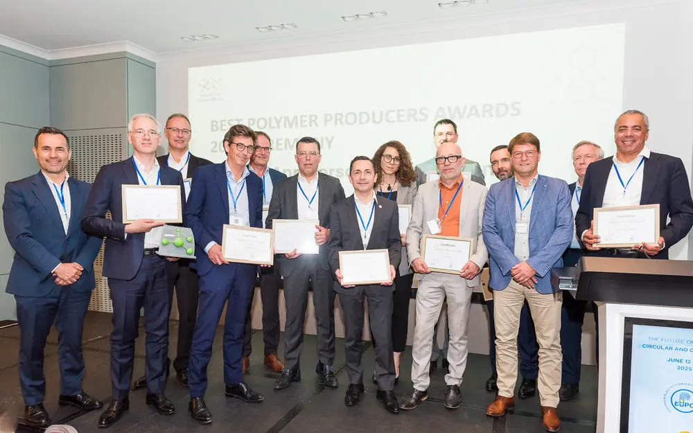 Winnaars van de Prijs voor Polymeerproducenten 2024Gunda Rachut, voorzitter van Stichting Centraal VerpakkenStefano Soro, hoofd van de eenheid Duurzame Producten bij DG GROWBenoît Hennaut, voorzitter van EuPC en Federica Gallicchio, directeur-generaal van EuPC