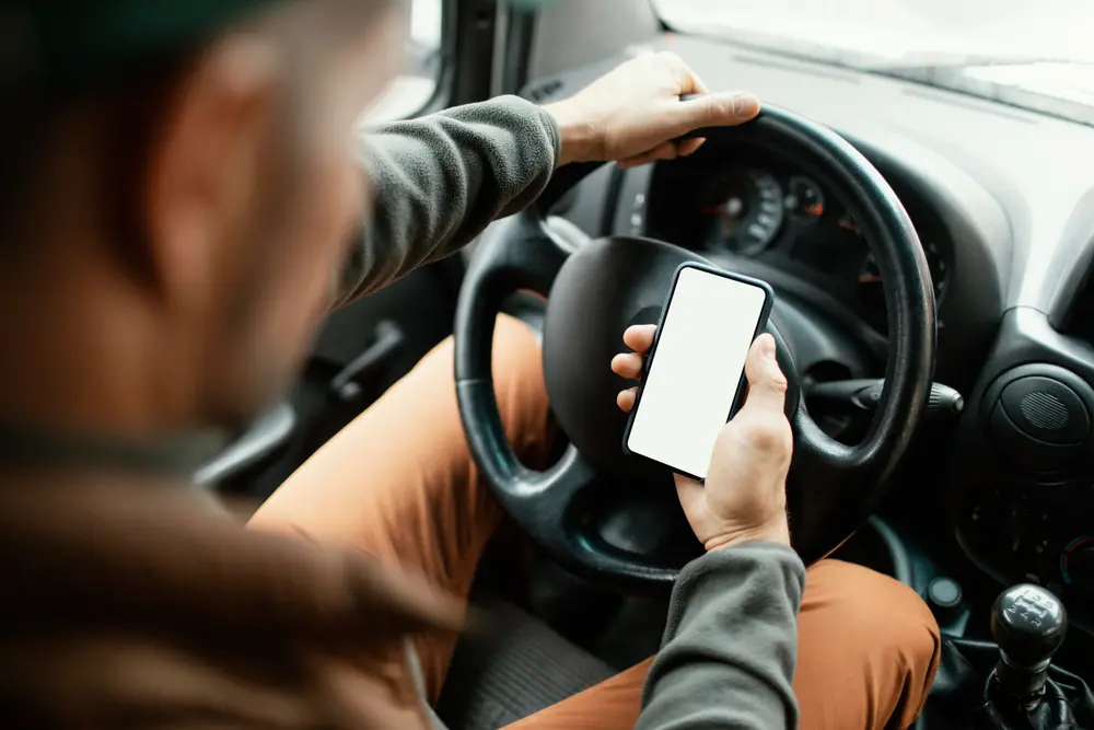 Bestuurders van bestelwagens 8% van hun tijd afgeleid