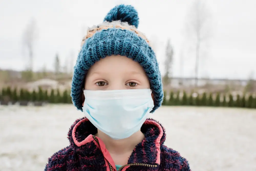 enfant hiver masque