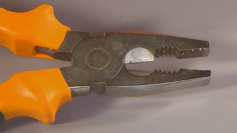 Bek van een combinatietang