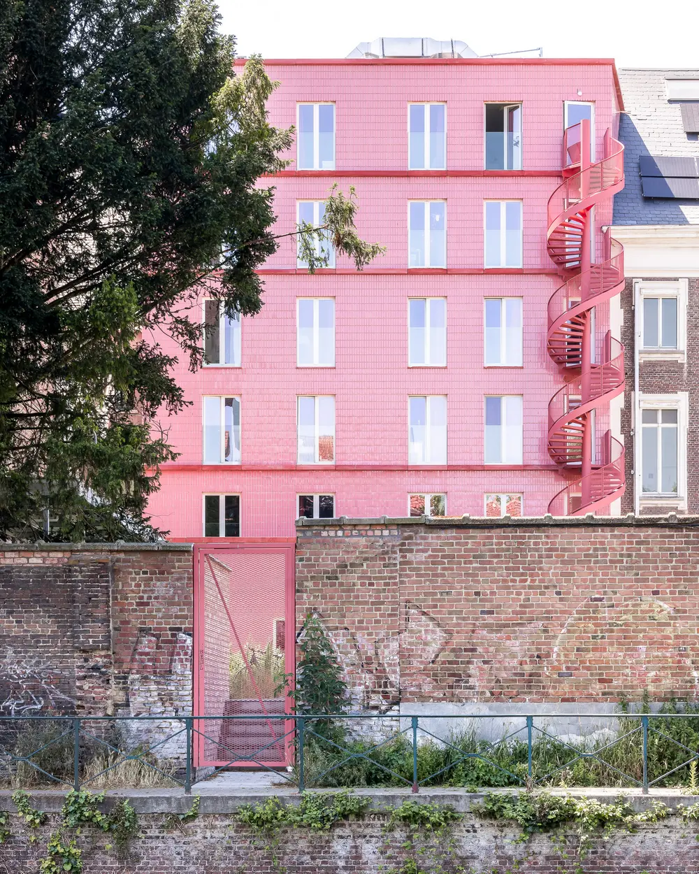 rood gebouw gent uhpc