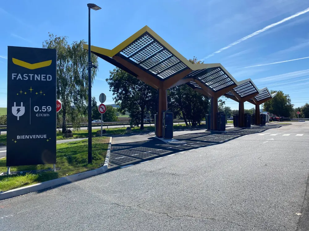Station de recharge rapide Fastned