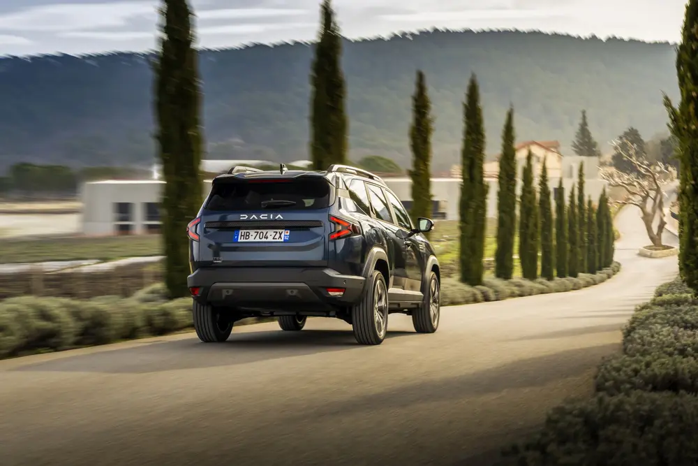 Rijtest Dacia Bigster Hybrid 155 09