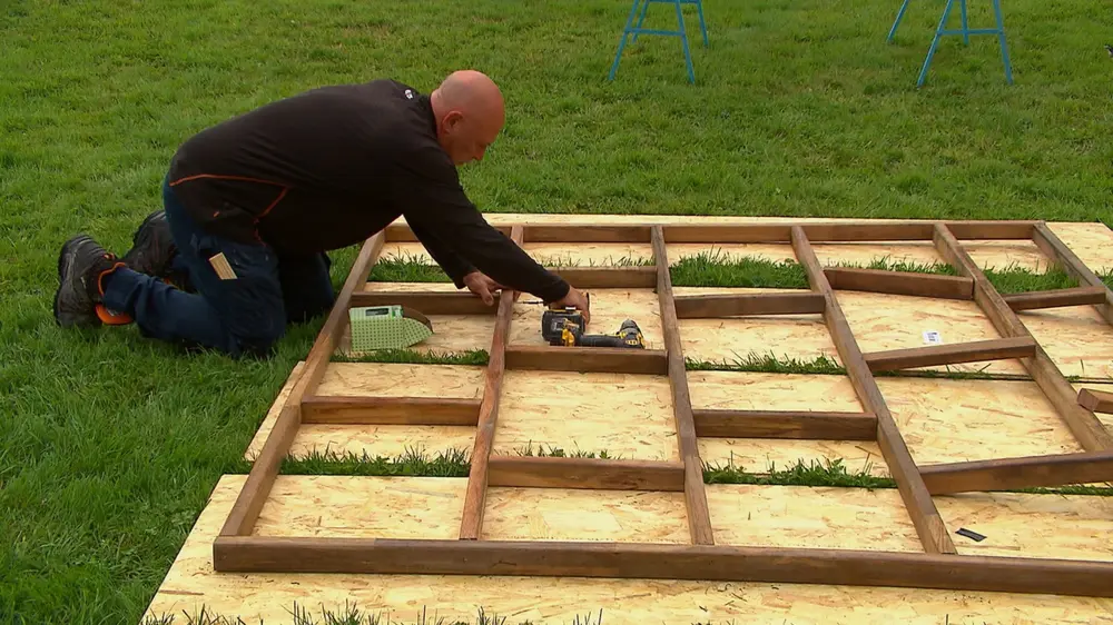 Steunbalkjes plaatsen houten kader