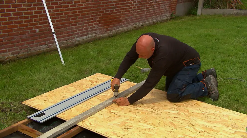 OSB-platen vastschroeven