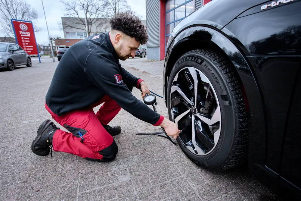 Ook de juiste bandenspanning is cruciaal voor een goede grip