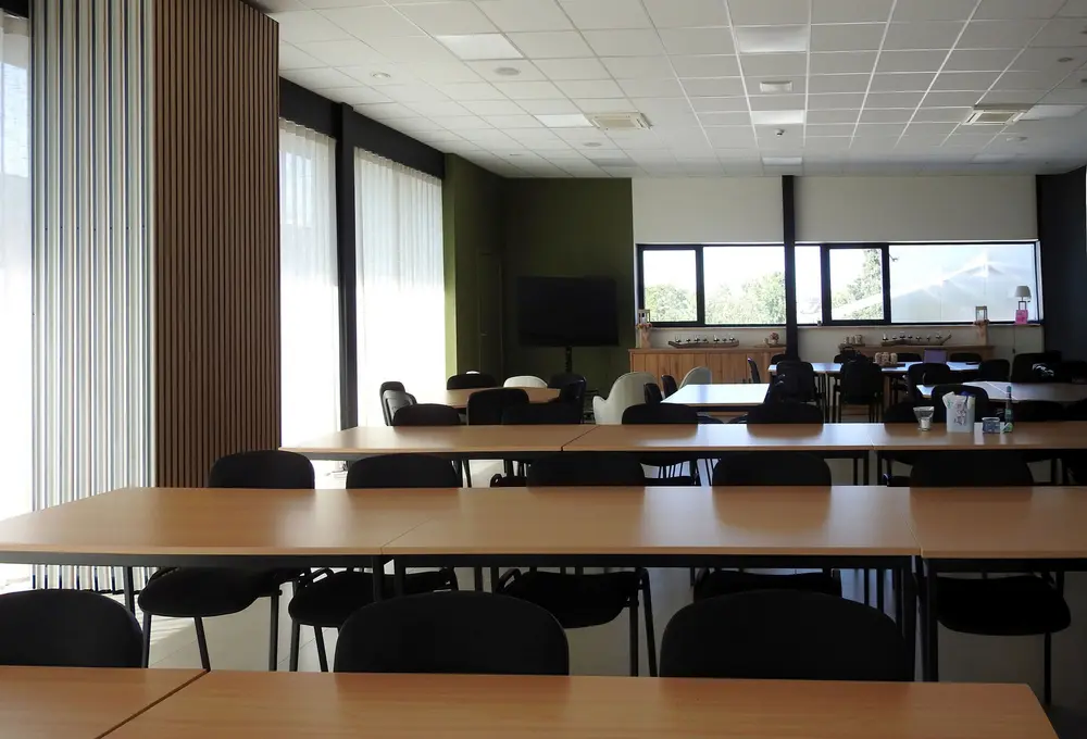 Andere bedrijven kunnen de ruime vergaderzaal op de eerste verdieping gebruiken voor meetings of opleidingen