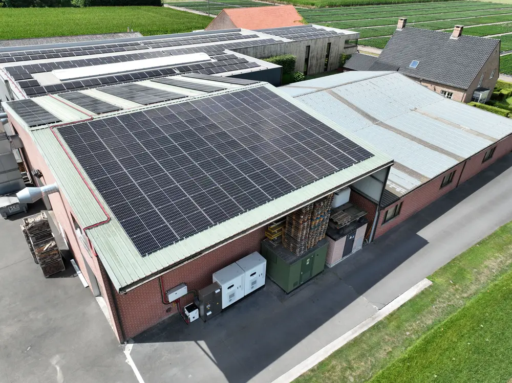 Schrijnwerkerij met zonnepanelen