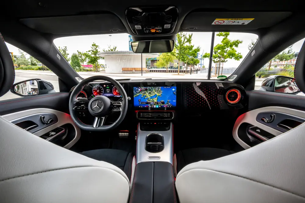 interieur Mercedes SLA