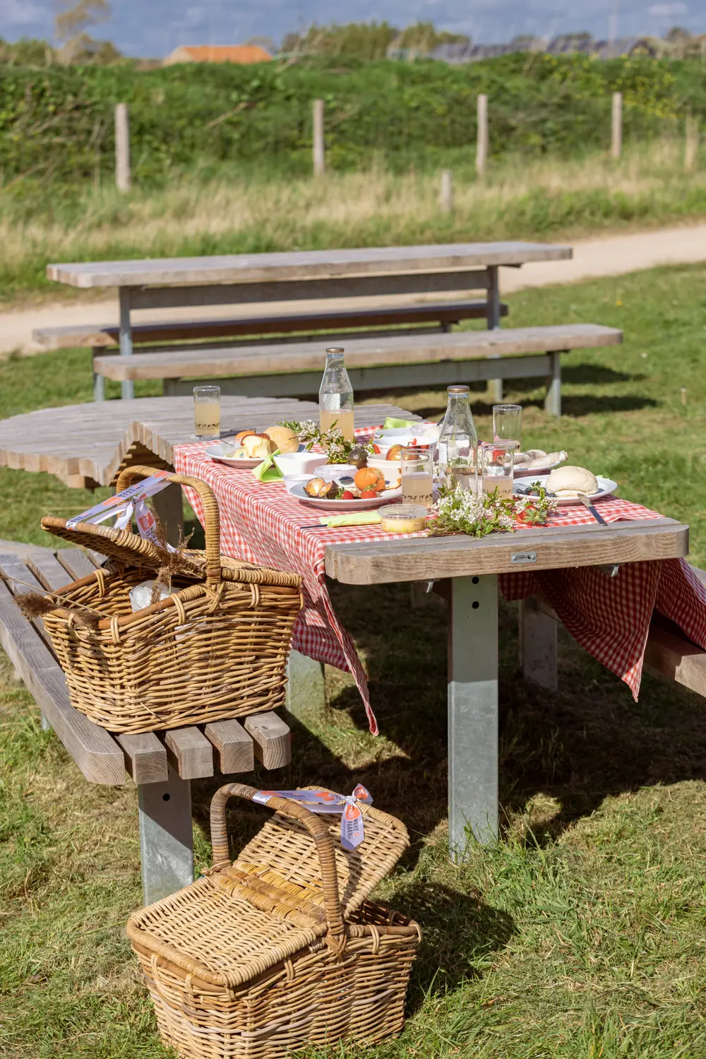 picknicktafel vol met lekkers