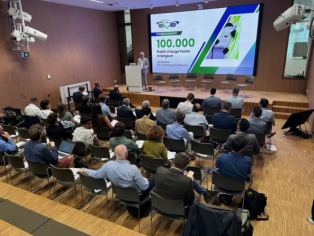EV Belgium viert de symbolische kaap van 100.000 publieke laadpunten met een bijeenkomst op de Vrije Universiteit Brussel