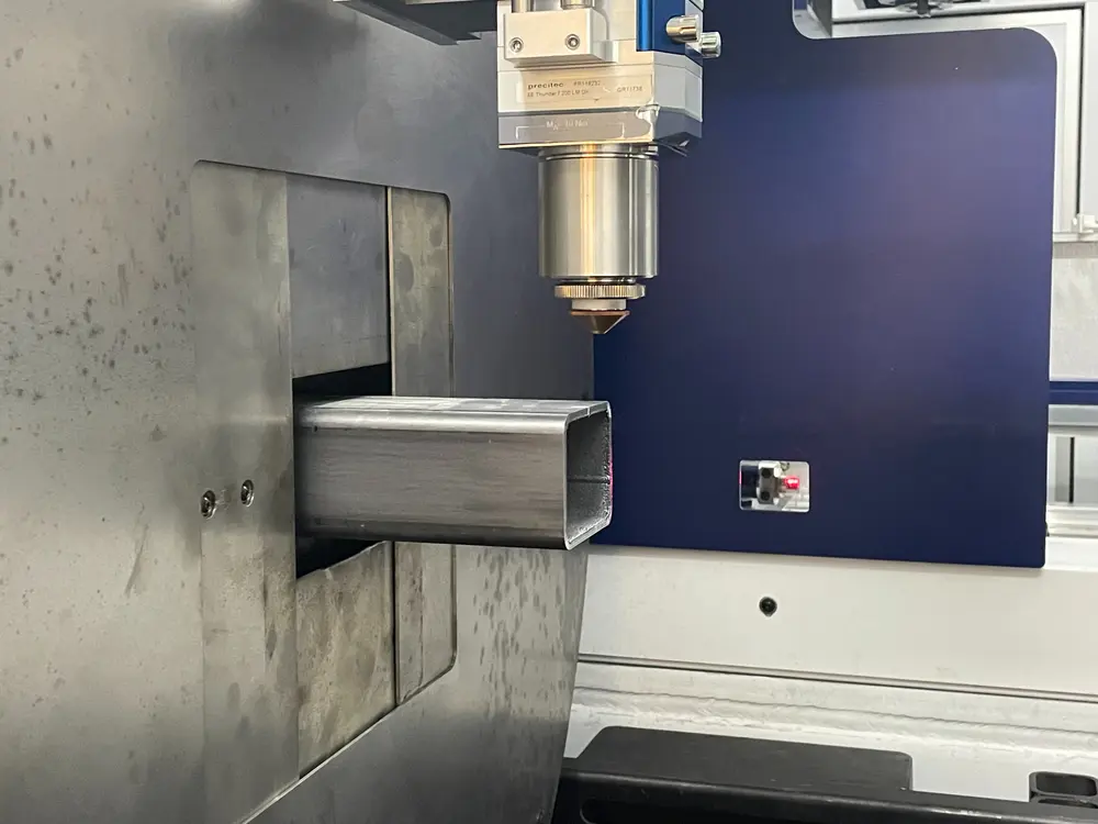 buis hydraulisch geklemd