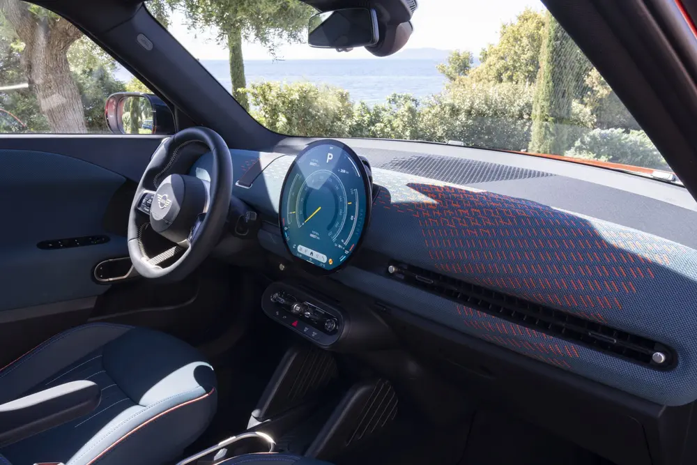 Rijtest Mini Aceman SE cockpit passagier