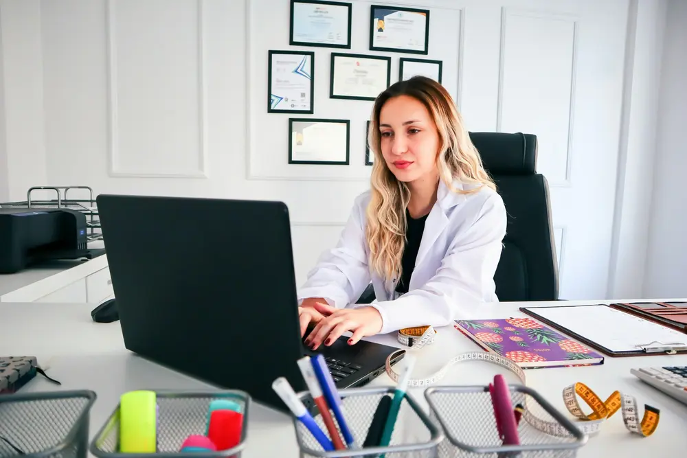 Médecin généraliste ordinateur primes