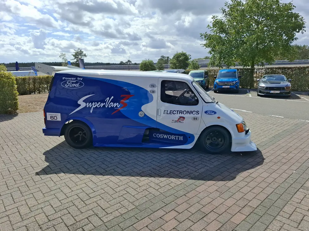 Super Van 3 Ford Tranit 60