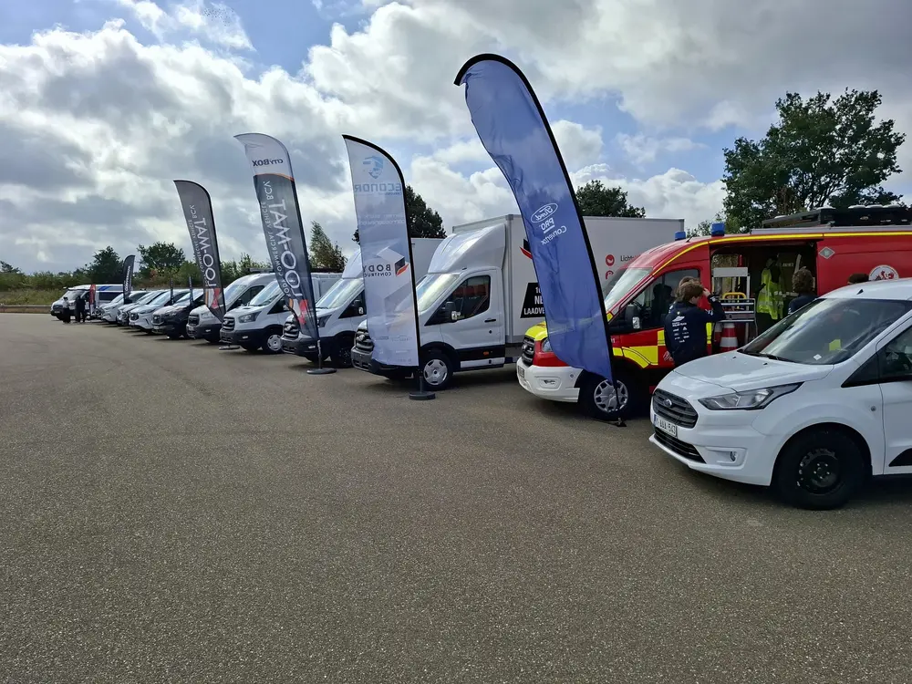 Ford Lommel Transit 60 aménagements d'utilitaires