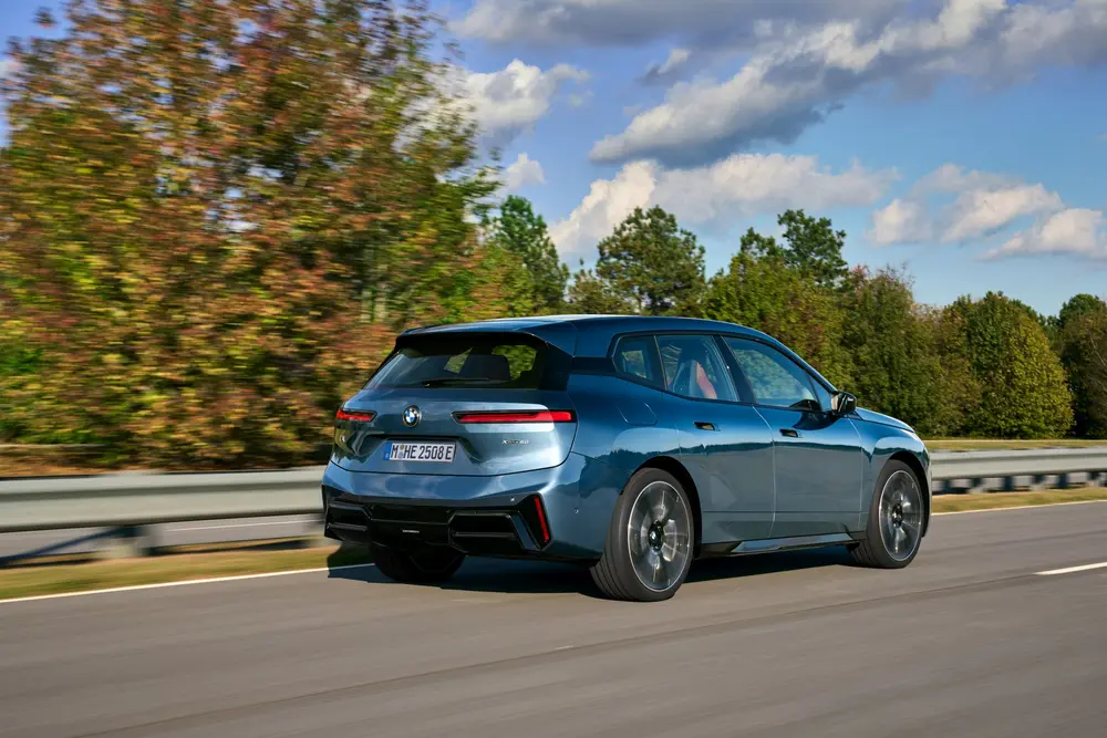 Rijtest BMW iX xDrive45 09