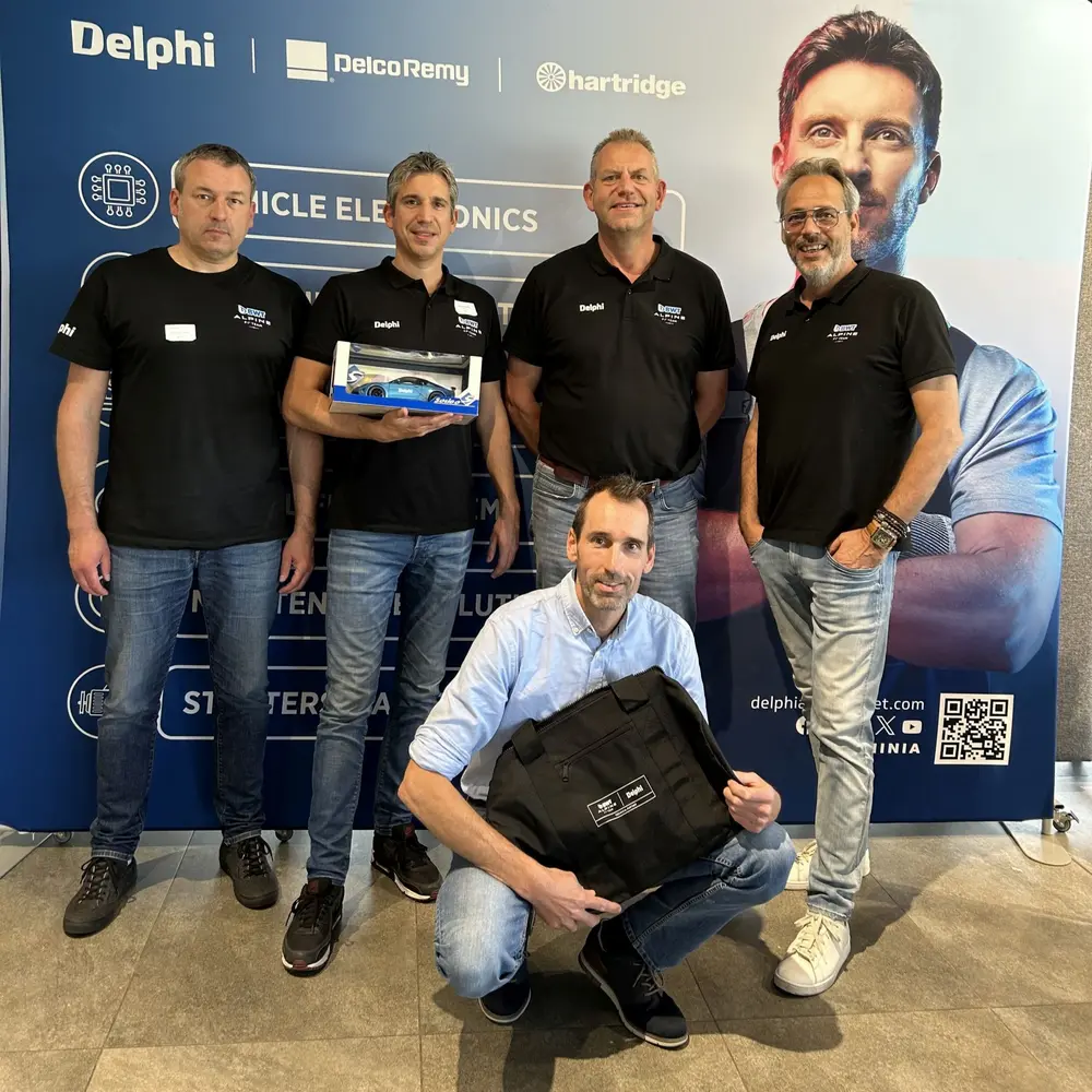 De vijftien AAG-partners uit de Benelux samen met het Phinia-Delphi-team tijdens de incentive-tour in het Verenigd Koninkrijk, midden juni 2025 3