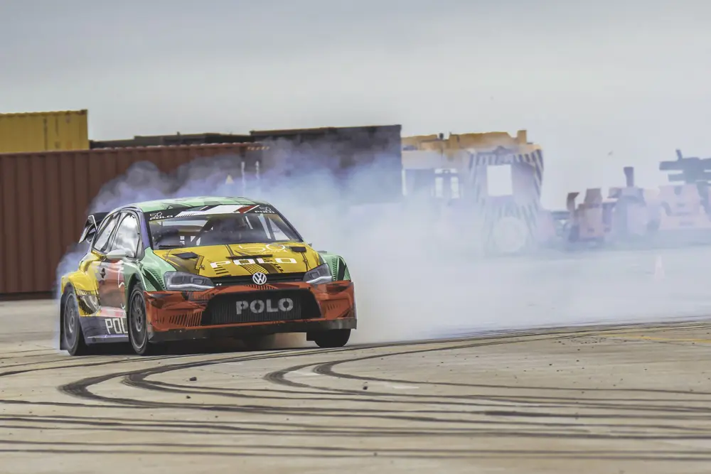 Vijftig jaar Polo: Volkswagen viert met driftshow (video)