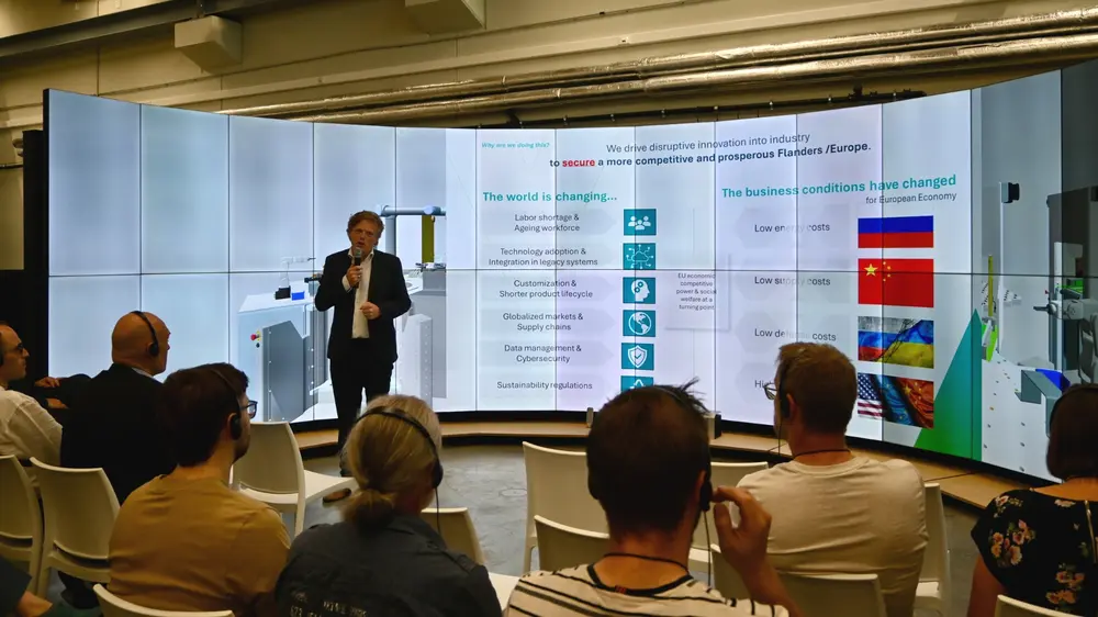Flanders Make-CEO Grisja Lobbestael leidde de demotour rond advanced manufacturing in