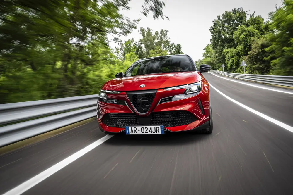 Rijtest Alfa Romeo Junior Elettrica Veloce 08