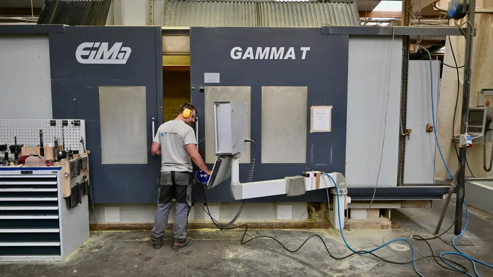 De koelolie wordt gebruikt op de over een machinepark met onder meer enkele CNC-gestuurde, 3- en 5-assige portaalfreesmachines