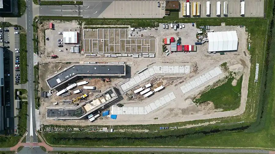 AZC Dordrecht in aanbouw