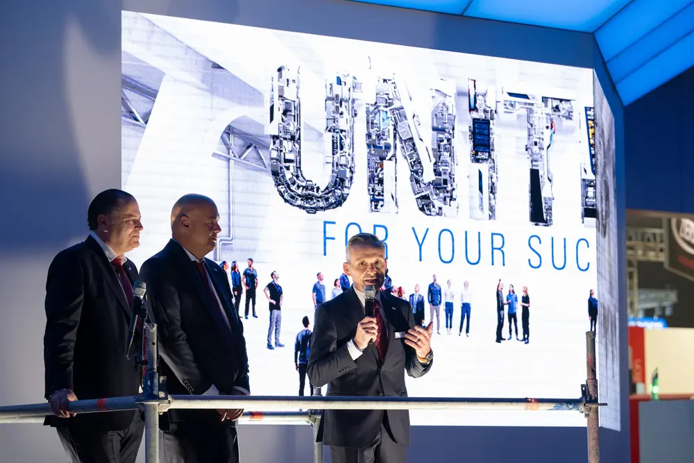 Voor United Machining Solutions, ontstaan uit de overname van GF Machining Solutions door United Grinding was het de eerste presentatie van het nieuwe concern naar de buitenwereld. Alle machines op de stand waren al voorzien van de nieuw naamstelling. Daarbij kiest men ervoor om de oude merknamen van de machines weer nadrukkelijker op de voorgrond te stellen.