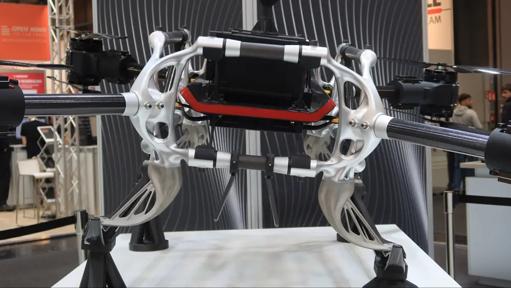 Autodesk demonstreerde de toepassing van generative design en 3D metaalprinten in het frame van deze drone. Dat is deels 3D geprint. 