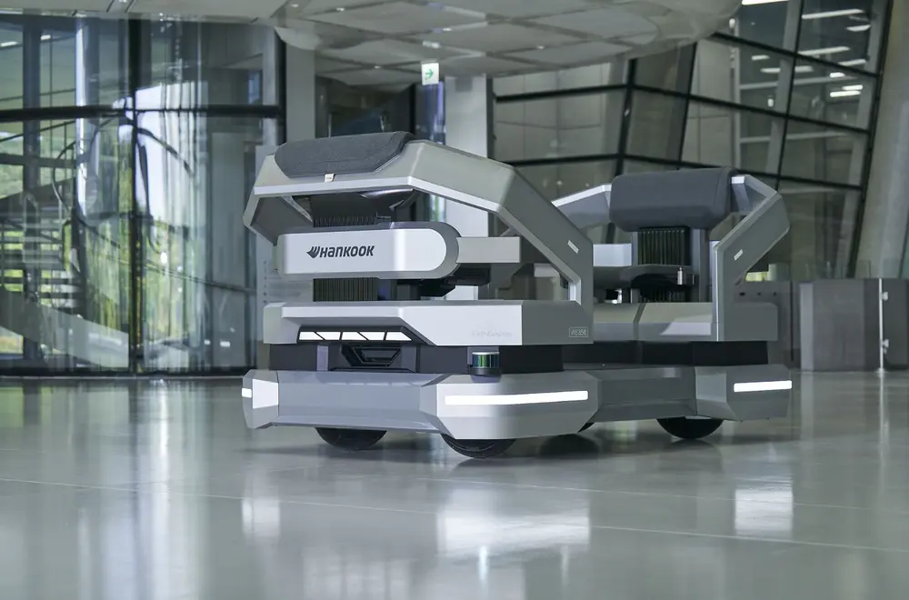 de PathCruizer, een tweezits mobiliteitspod op een robotisch platform met bolvormige wielen