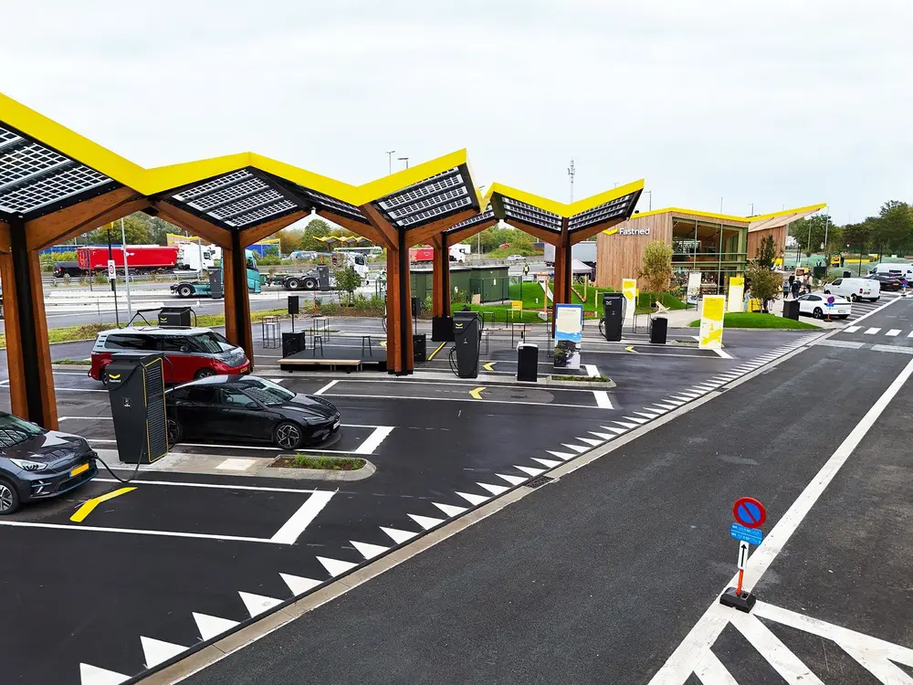 Fastned opent vlaggenschiplocaties in Gentbrugge 3