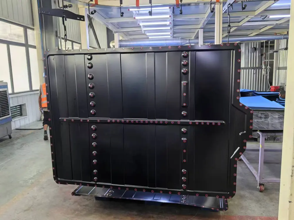 De nieuwe Interpon A1000-coating van AkzoNobel en NIO verdrievoudigt de levensduur van batterijbeschermingsplaten en vermindert slijtage bij herhaaldelijk batterijwissels