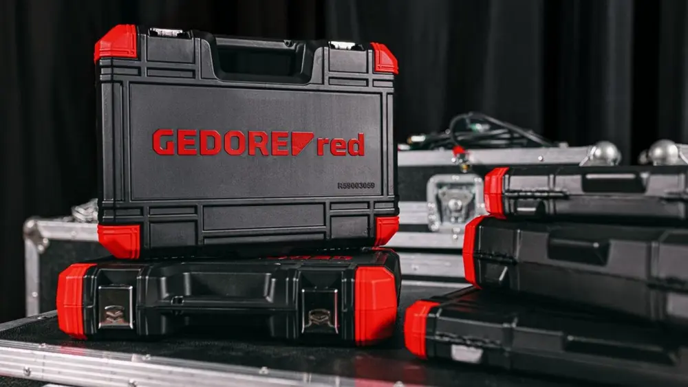 De koffer meet 383x280x83 mm, weegt 5,85 kg en bevat 92 onderdelen