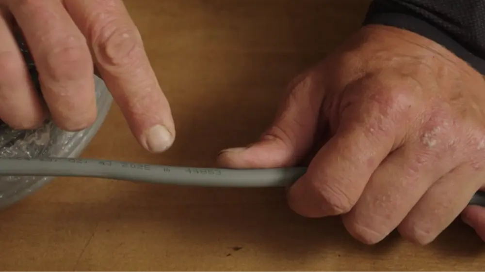 Markeringen op kabels